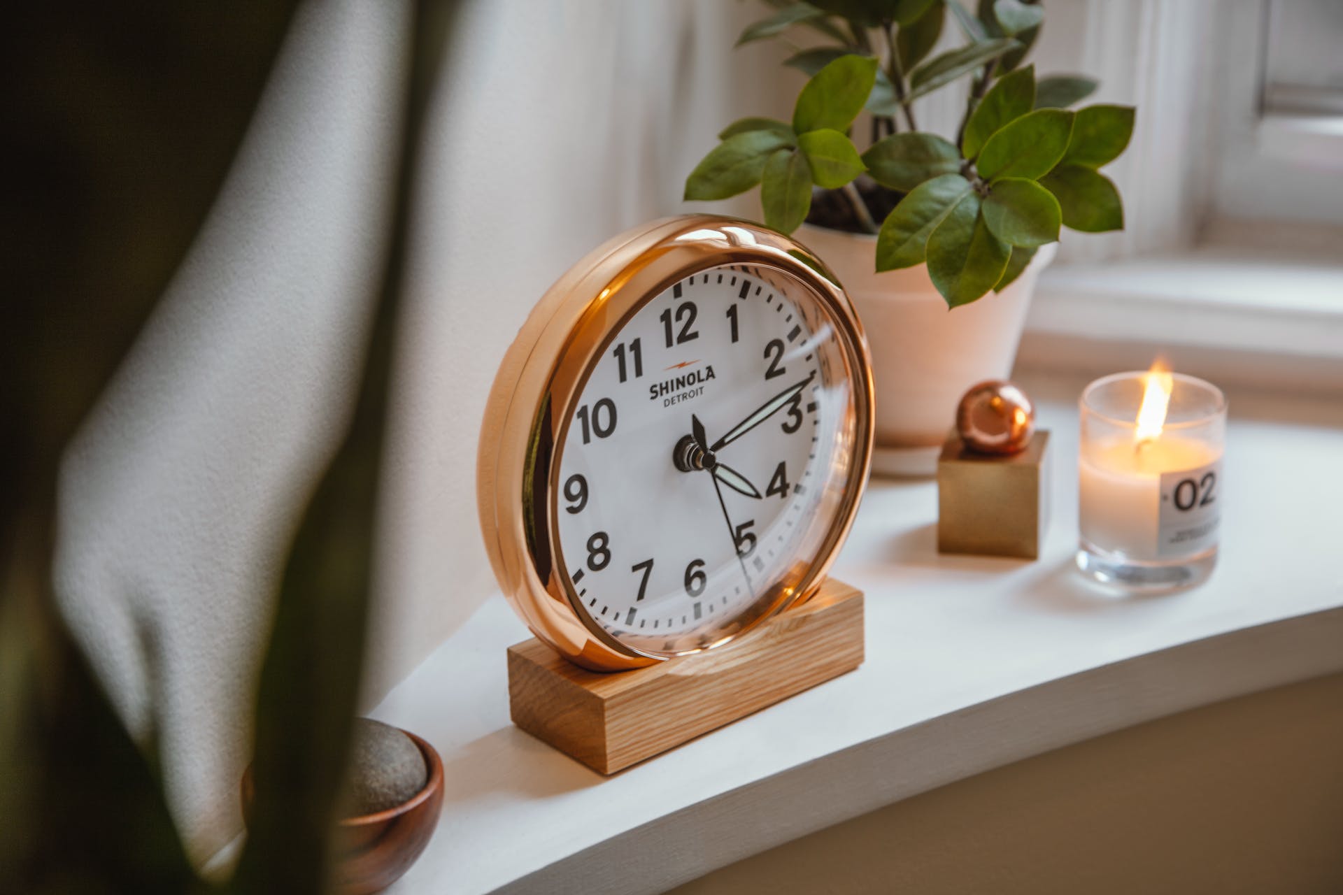 Shinola runwell desk outlet clock